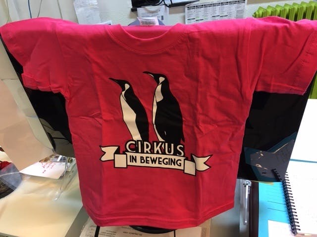 foto: € 2 korting op een T-shirt van Cirkus in Beweging